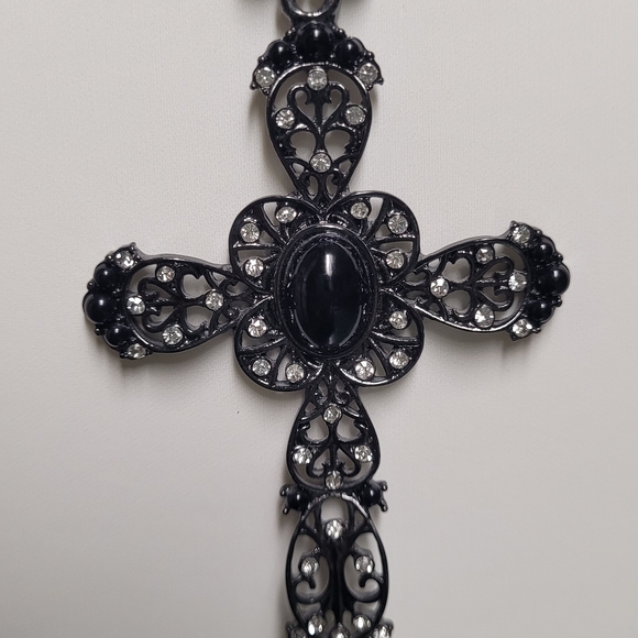 Ornate Black Cross Pendant Necklace With Black And Silver Belt - Picture 9 of 12